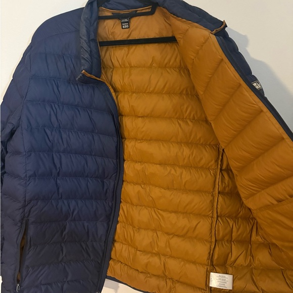 Eddie Bauer Men's Dark Blue and Mustard Puffer Jacket - Picture 4 of 7